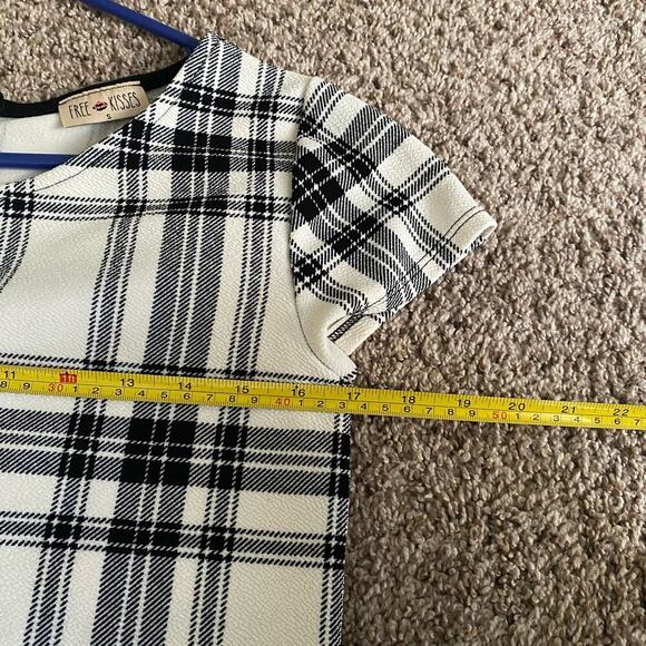 Free Kisses sz S black‎ white plaid blouse - Picture 9 of 10